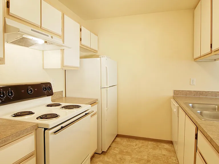 Mountain View At Rivergreen Apartments — Photo 16