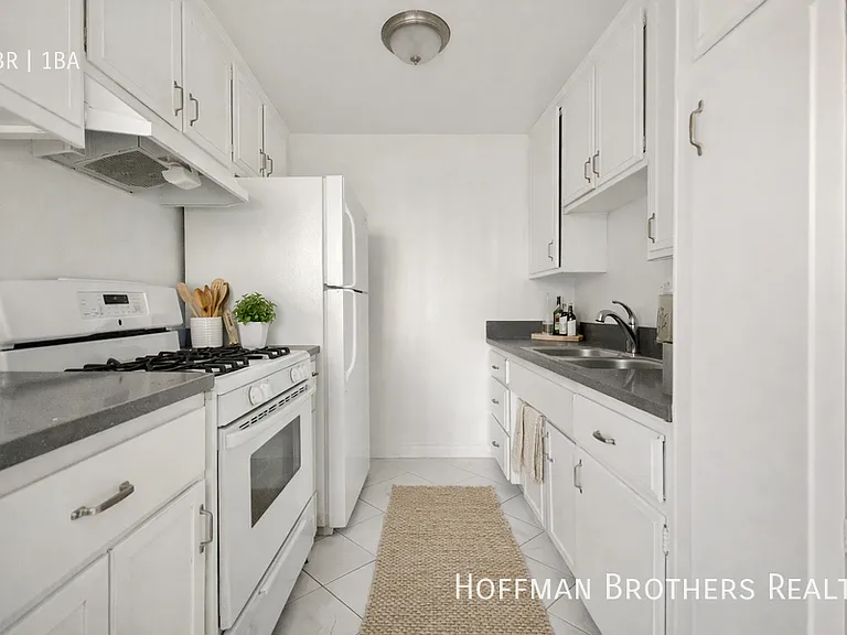 401 S Saint Andrews Pl #2 — Photo 2