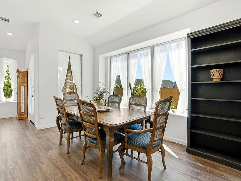 1409 Northwood Bluff Ln — Photo 10
