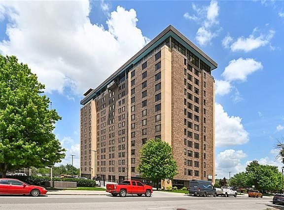 4th image of 700 E 8th St Unit 6Q