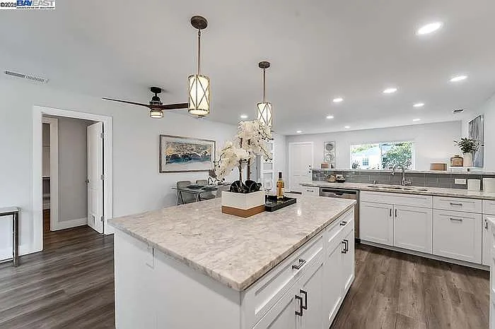 3 bed, 1368 sqft, $4,850 — Photo 2