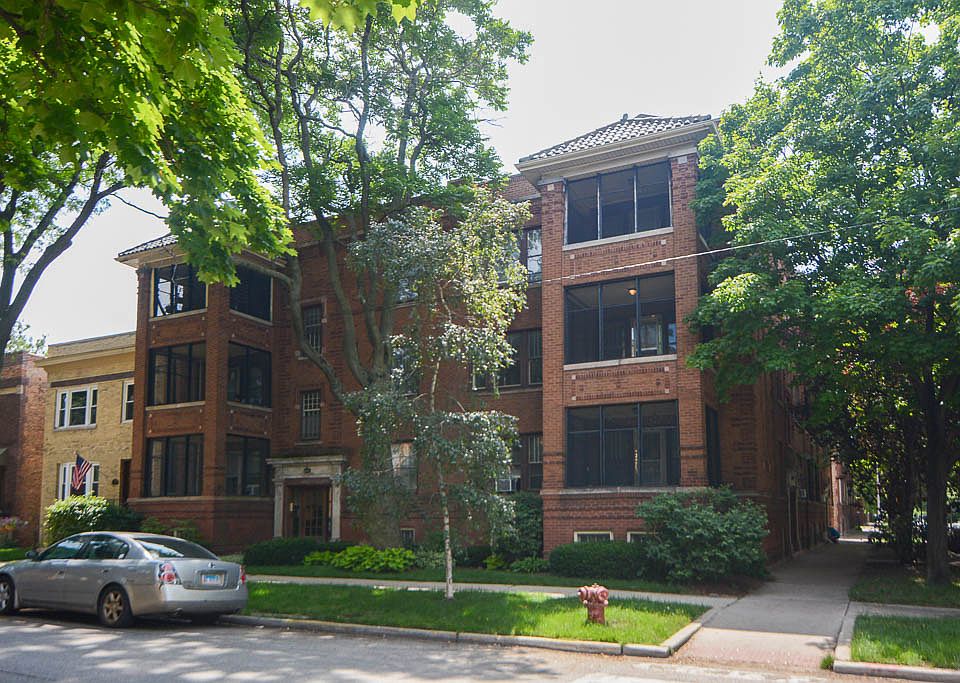 1st image of 2437 W Sunnyside Ave #2