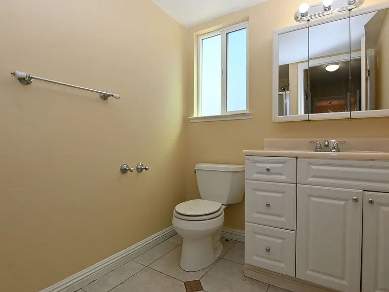 398 Roan St — Photo 16