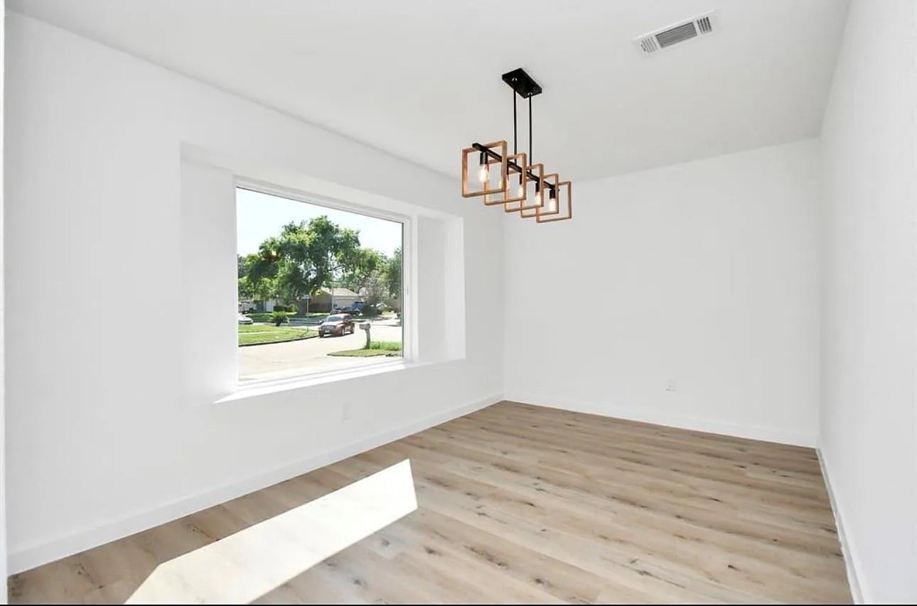 3 bed, 2.0 bath, 1644 sqft, $1,995 — Photo 2