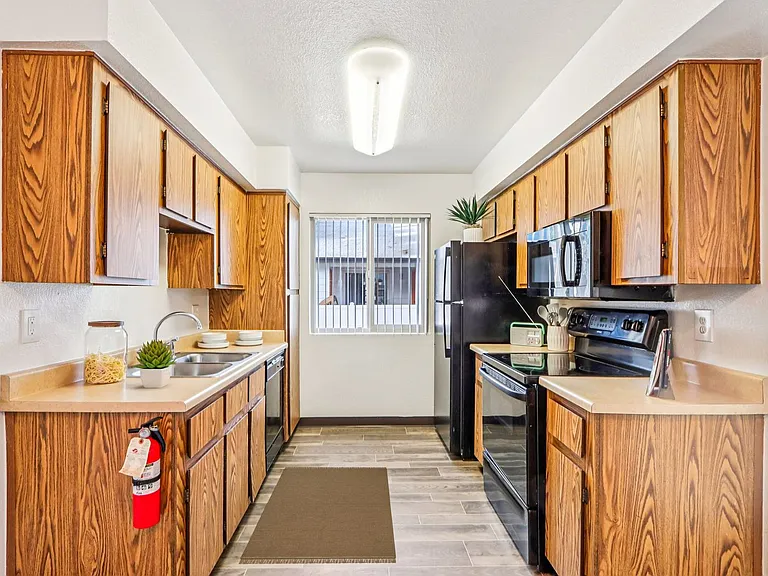 Sunrise in Chandler Apartments — Photo 33