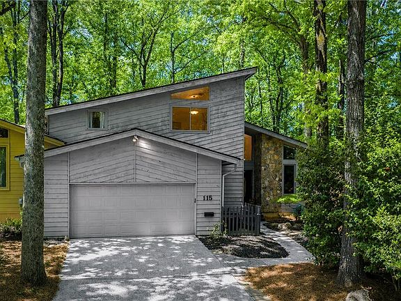 2nd image of 115 Lakeview Rdg E