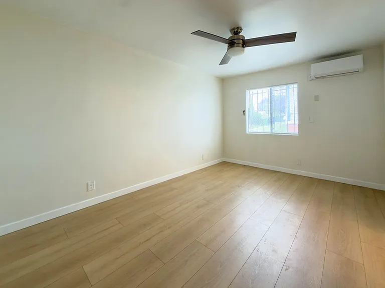 322 N Benton Way — Photo 7