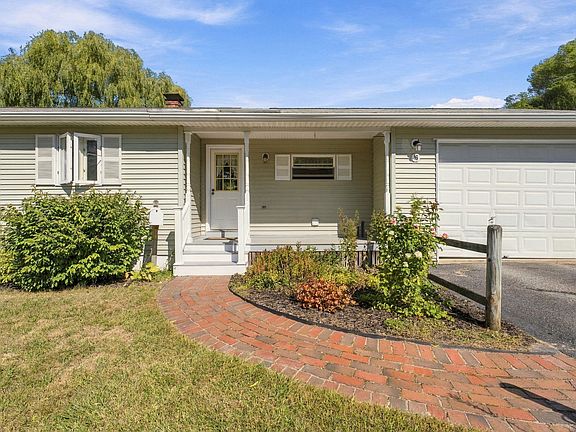 4th image of 16 Colonial Avenue
