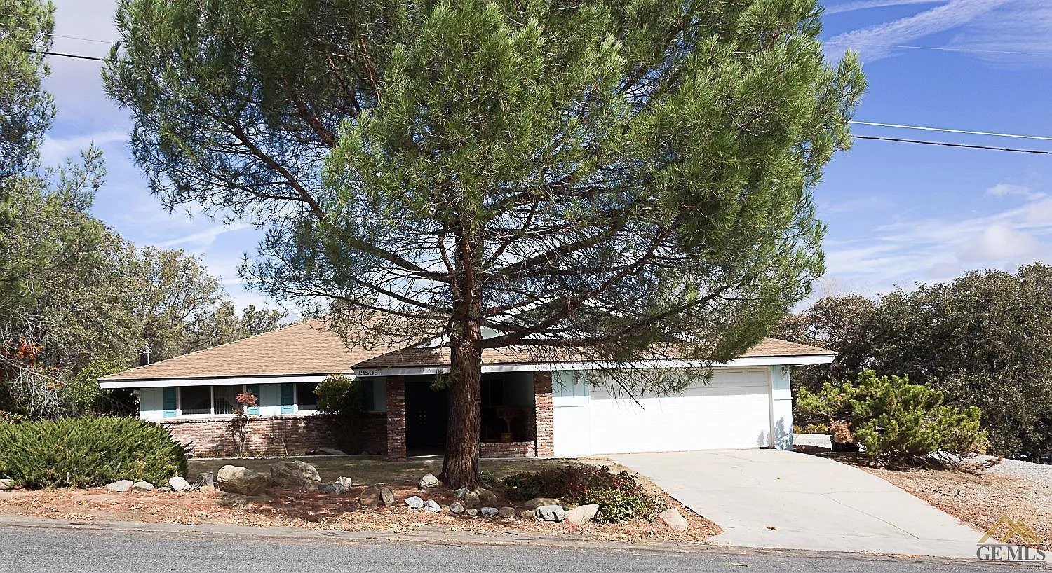 21505 Sunnybrook Dr photo 1