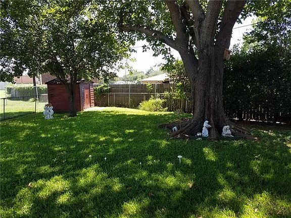 4th image of 1102 Aransas Dr