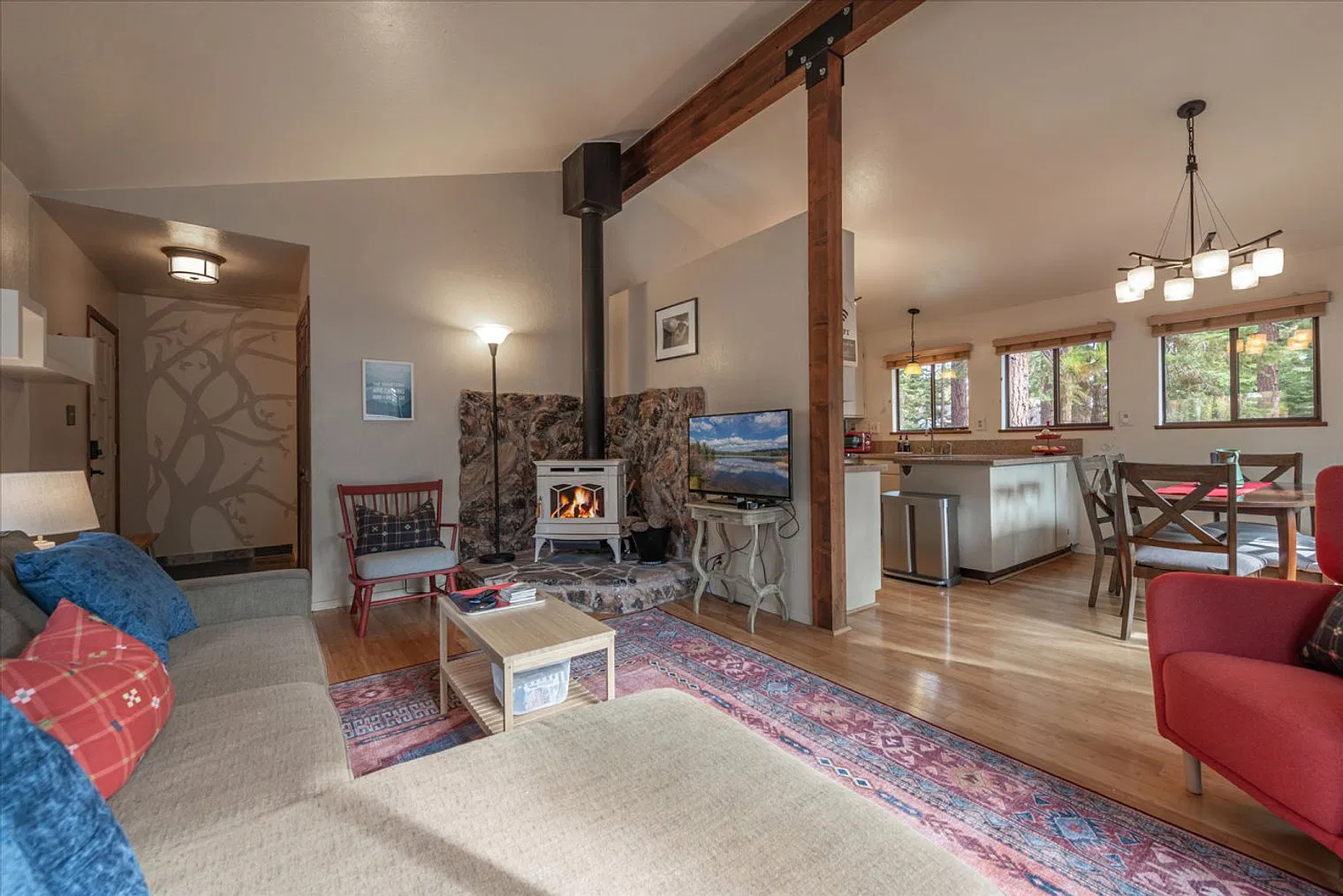 2 bed, 1.0 bath, $4,912 — Photo 3