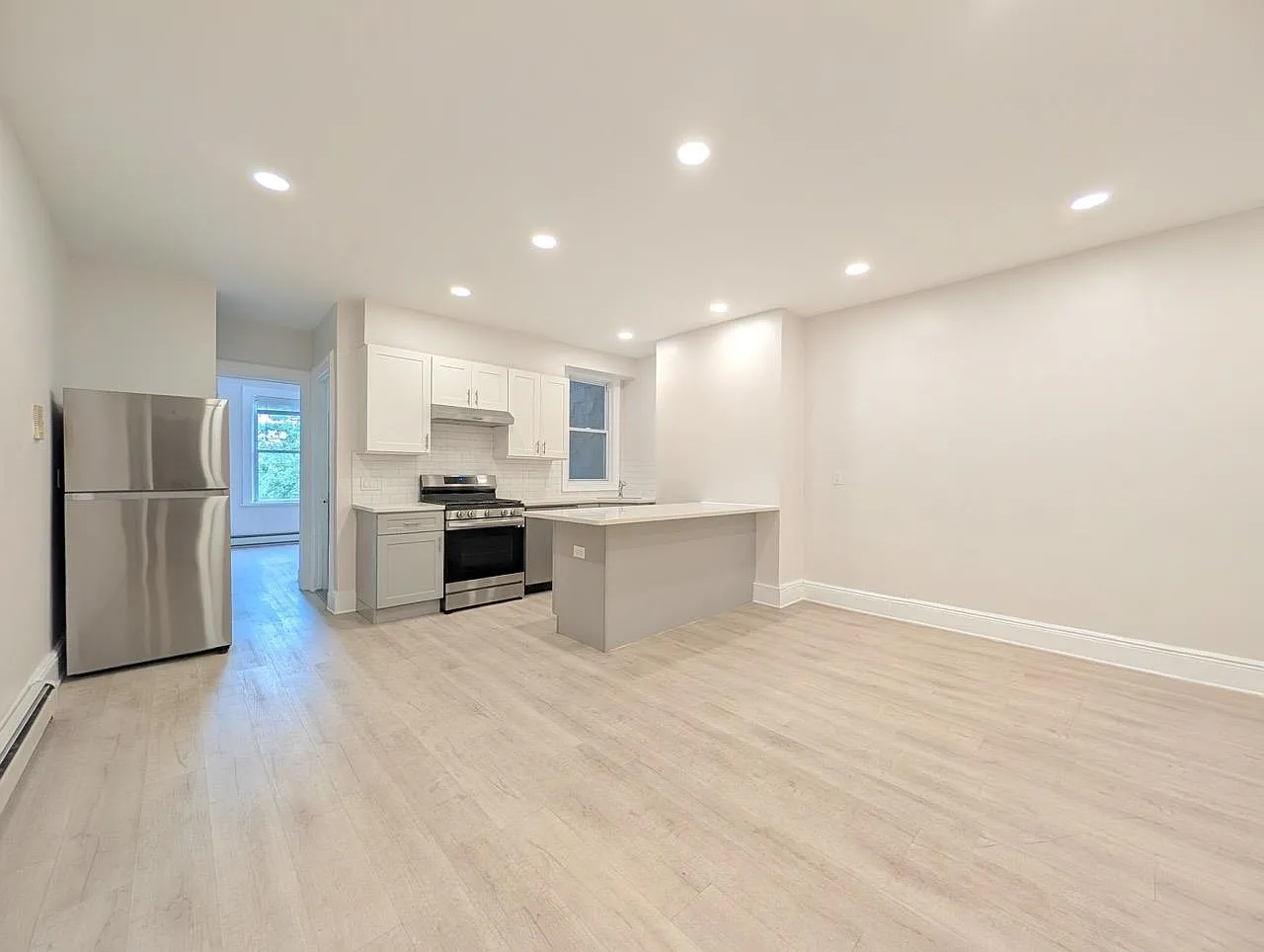 2 bed, 1.0 bath, 950 sqft, $2,600 — Photo 1