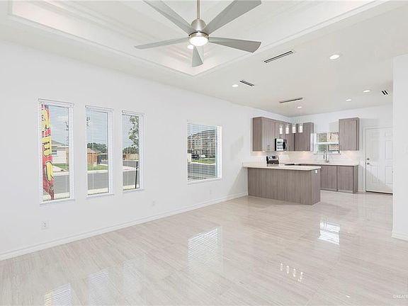 4th image of 805 N Clarence Ave #1