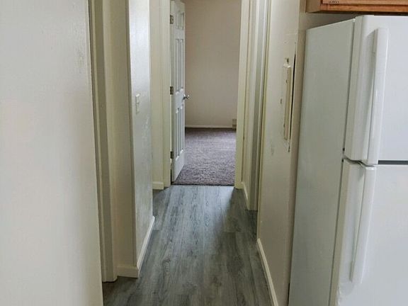 4th image of 824 E Wyman Ave #10