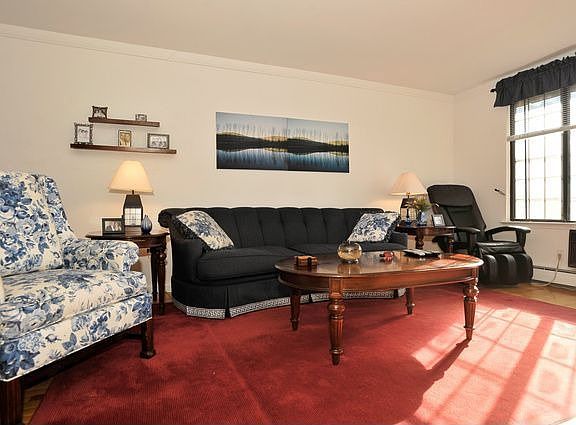 3rd image of 9-6 Tudor Ct