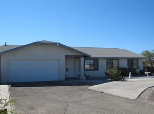 15175 Apache Rd, Apple Valley, CA 92307