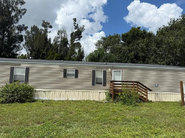 2263 Laurel Ln