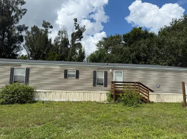 2263 Laurel Ln, North Fort Myers, FL 33917