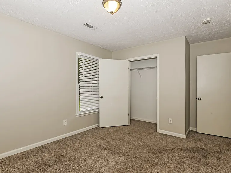 465 Rosehill Dr — Photo 13