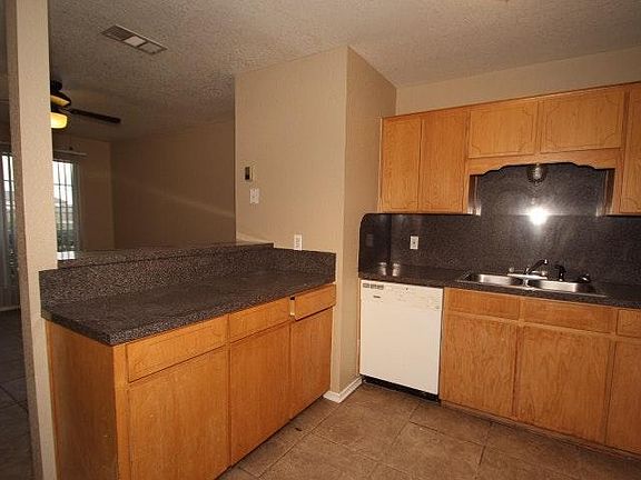 5th image of 4400 Deek Dr APT C
