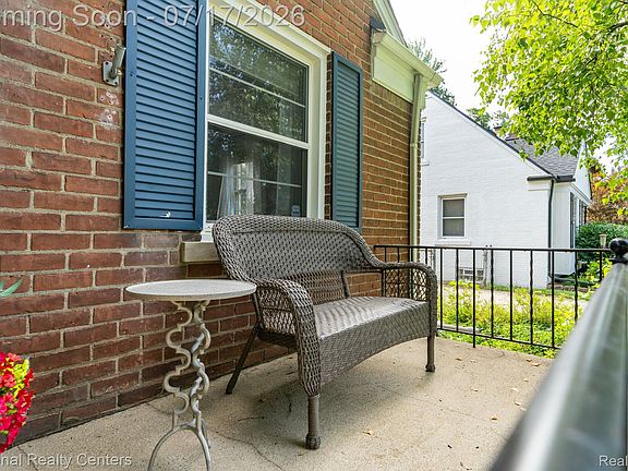 3rd image of 2028 N Wilson Ave