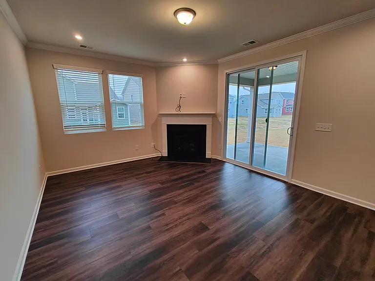 Woodend Dr — Photo 7