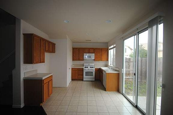 4th image of 161 Penhow Cir
