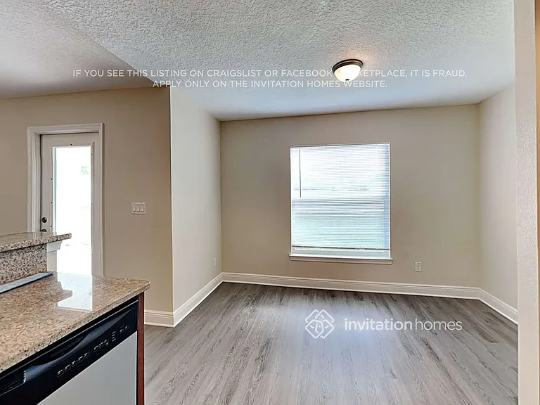 462 NW Riverside Dr — Photo 6