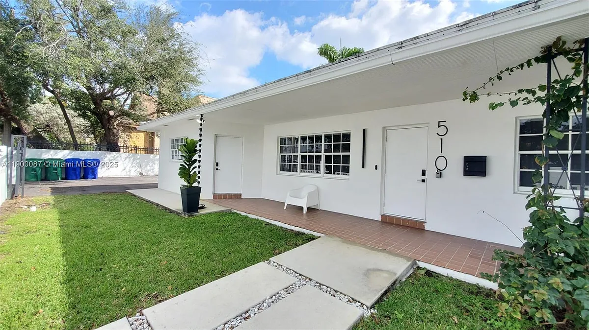 Building Photo - 510 NE 66th St #1