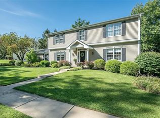 445 Greenstone Dr, Chesterfield, MO 63017