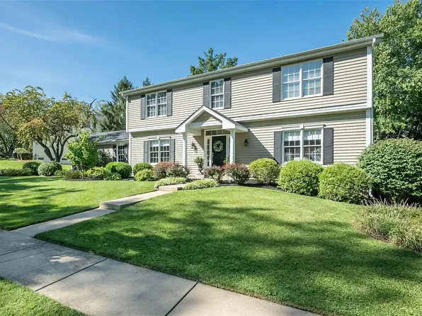 445 Greenstone Dr, Chesterfield, MO 63017