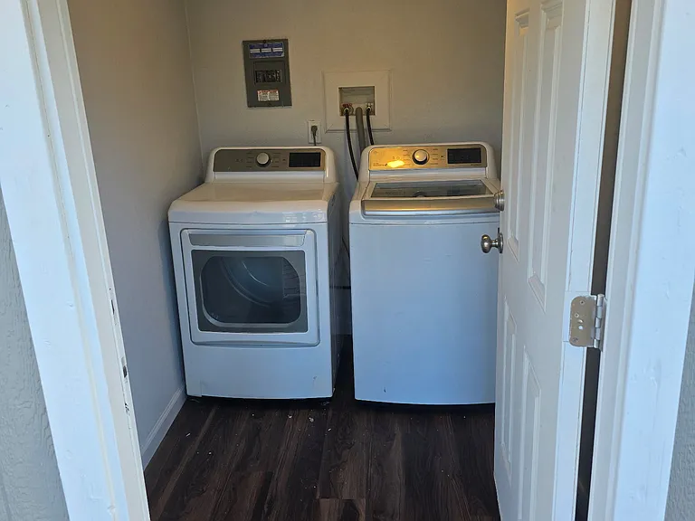 7202 Base St #B — Photo 3