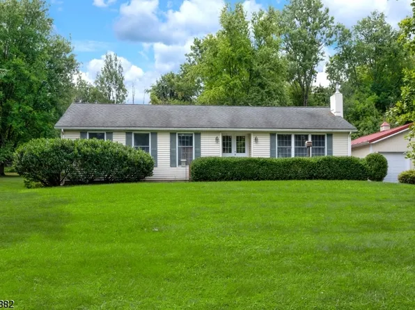 4 Holly Jill Ln, Delaware Twp., NJ 08559