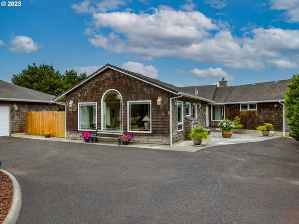 89742 Ocean Dr, Warrenton, OR 97146