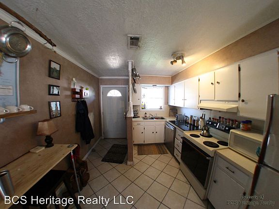 2nd image of 1202 Holik Dr APT B