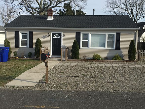 3rd image of 113 Grand View Dr