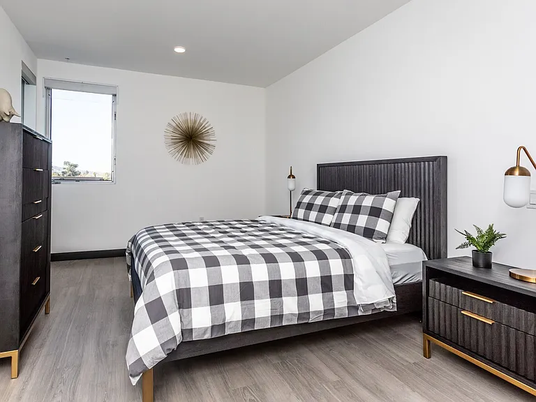 Vida Studio City — Photo 8