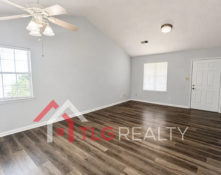 3821 Rosedown Dr — Photo 3
