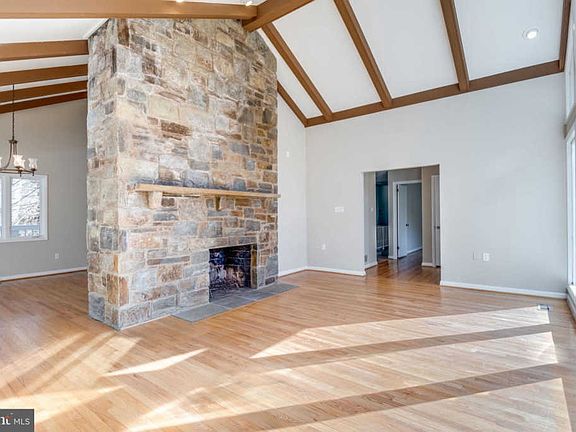 5th image of 21951 Wainway Ln