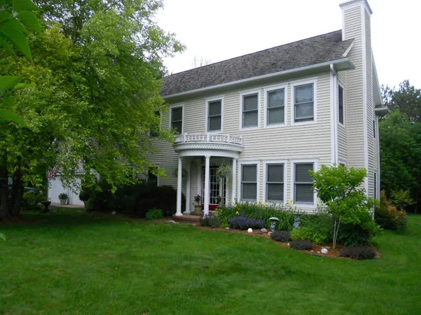 1120 Autumn Ln, Petoskey, MI 49770