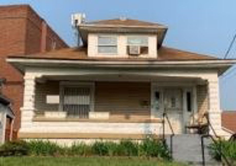 1st image of 216 S 39th St