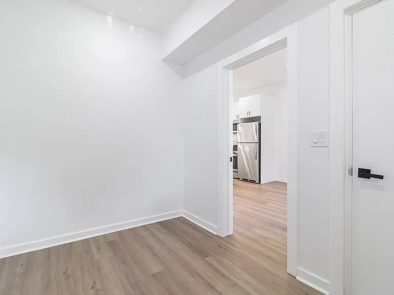 2140 W Crystal St #2R — Photo 8