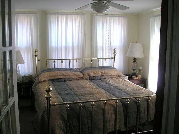 Master Bdrm 1/2 bath