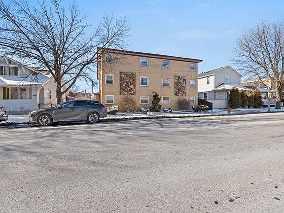 2nd image of 2222 N Harlem Ave APT 1NW