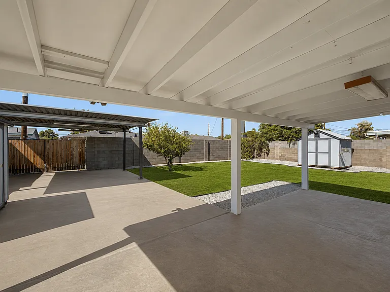 2526 W Orchid Ln — Photo 24