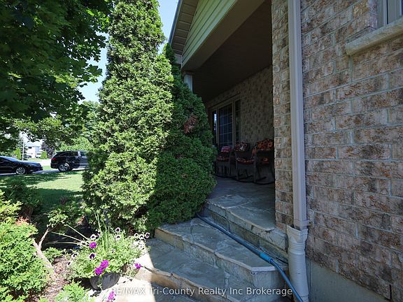 3rd image of 43 Trillium Dr