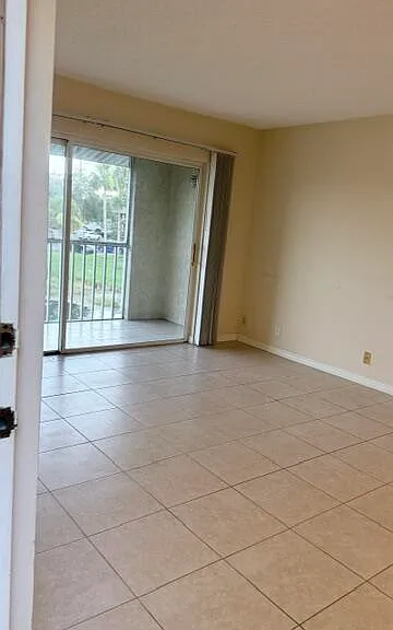 1520 SE Royal Green Cir #206 — Photo 10