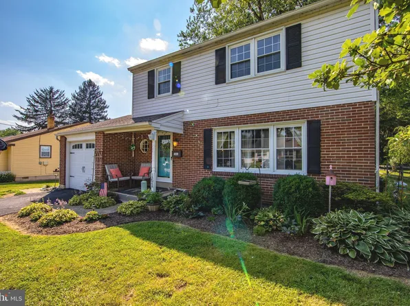 161 Lake Dr, Downingtown, PA 19335