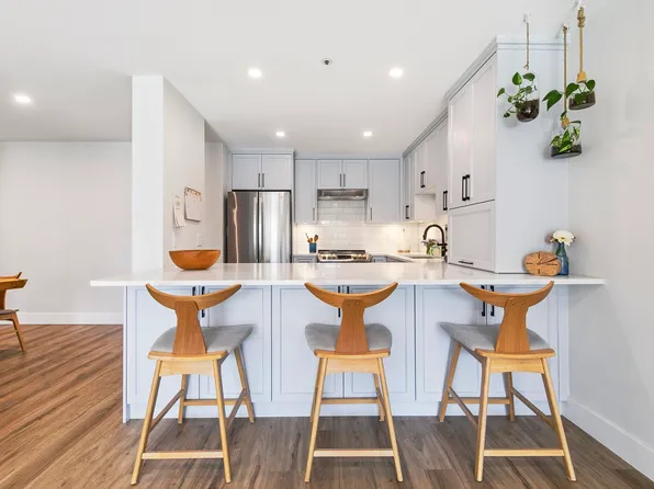 3131 Main St #108, Vancouver, BC V5T 3G8