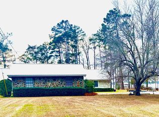 110 Lakeview Dr, Fort Gaines, GA 39851